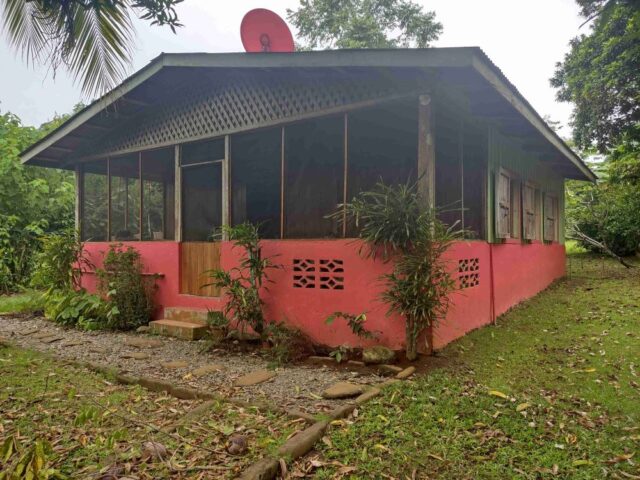 kitchen in pilon beach home cr