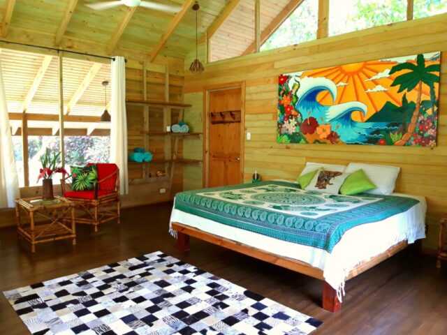 Sustainable Income Property, one home + 2 cabins, la Piña, Pavones, walking distance to the beach.